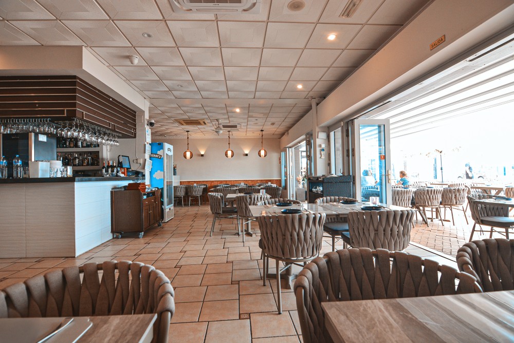 Interior view of Yami Thai Chinese Sushi Fusión Restaurant